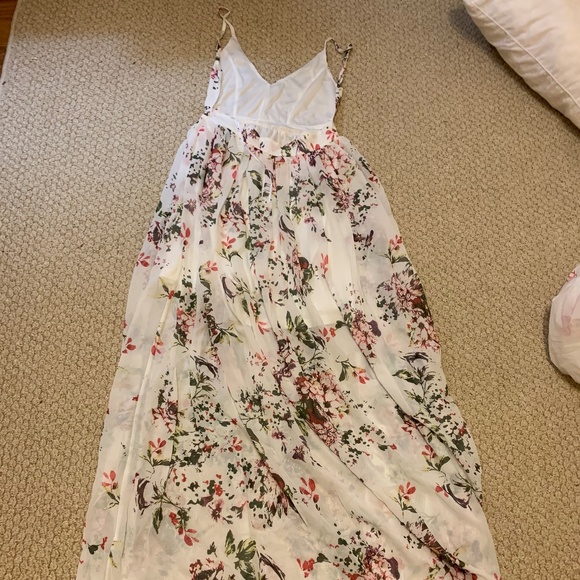 Pink Lily Boutique White Floral Backless Maxi Dres - Picture 2 of 2